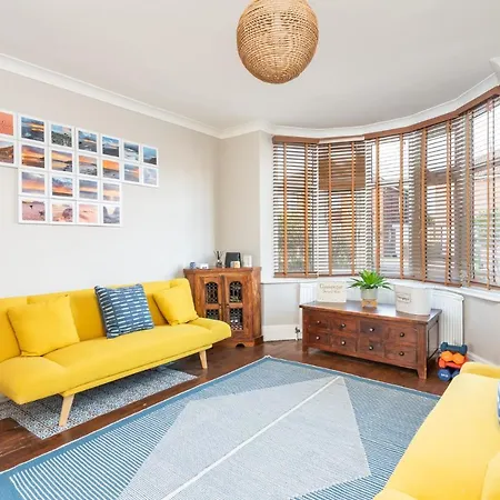 Casa de Férias Pass The Keys Stunning Family With Parking And Garden!
