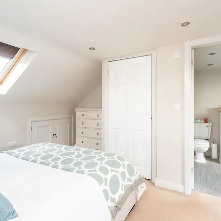 Pass The Keys Stunning Family With Parking And Garden! Casa de Férias *