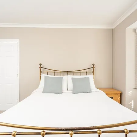 Pass The Keys Stunning Family With Parking And Garden! Casa de Férias York