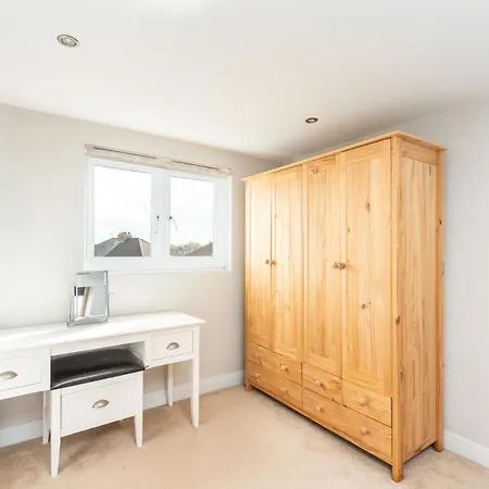 Pass The Keys Stunning Family With Parking And Garden! Casa de Férias York