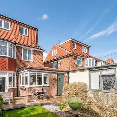 Pass The Keys Stunning Family With Parking And Garden! * York