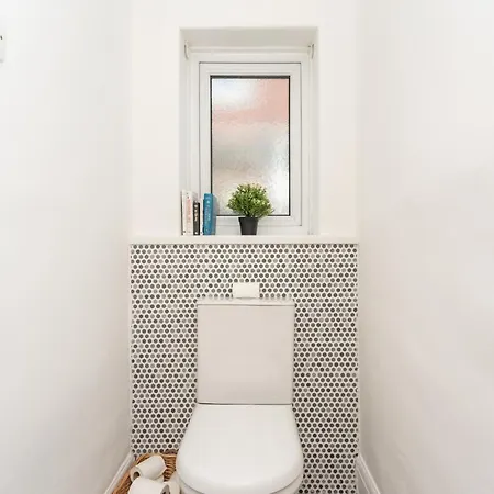 Pass The Keys Stunning Family With Parking And Garden! Casa de Férias *