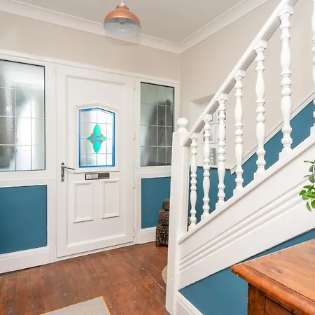 Pass The Keys Stunning Family With Parking And Garden! Casa de Férias