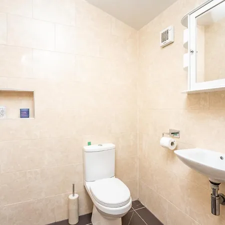 Casa de Férias Pass The Keys Stunning Family With Parking And Garden!