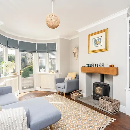 Pass The Keys Stunning Family With Parking And Garden! York