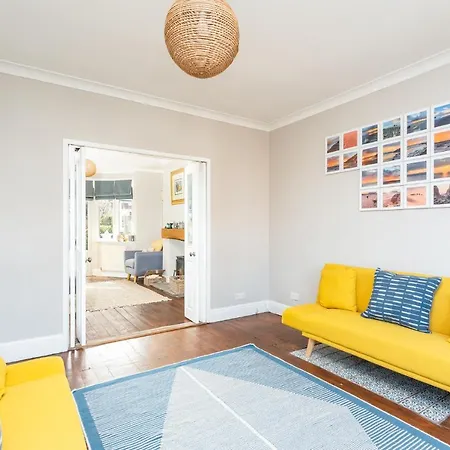 Pass The Keys Stunning Family With Parking And Garden! בית נופש *