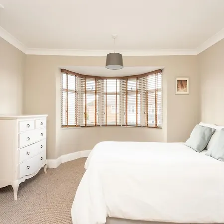 בית נופש Pass The Keys Stunning Family With Parking And Garden!